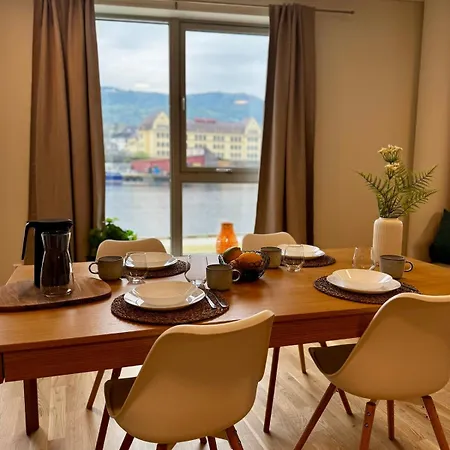 Modern Right On The Dock - Near Downtown