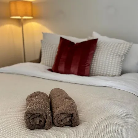 Modern Right On The Dock - Near Downtown Apartment *