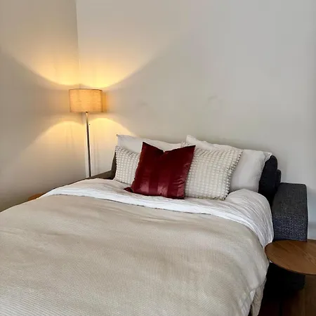 Modern Right On The Dock - Near Downtown