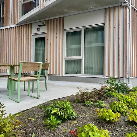 Modern Right On The Dock - Near Downtown Apartment