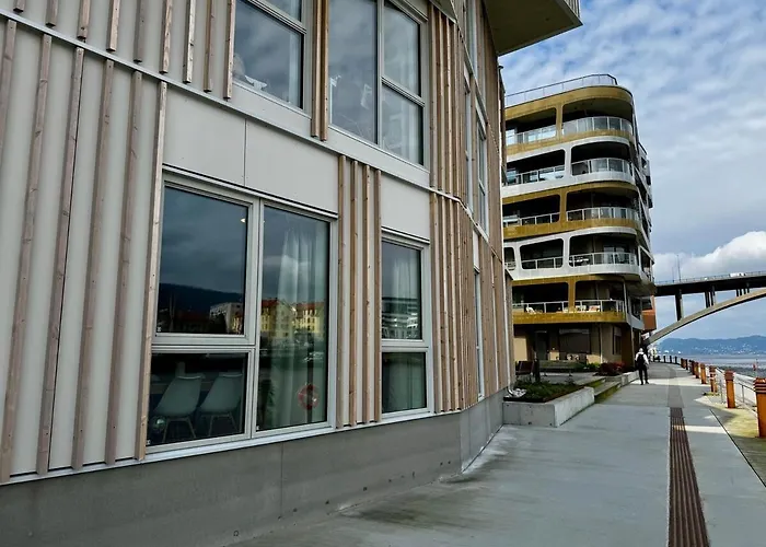 Апартаменты Modern Right On The Dock - Near Downtown Берген