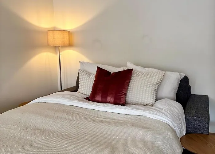 Modern Right On The Dock - Near Downtown